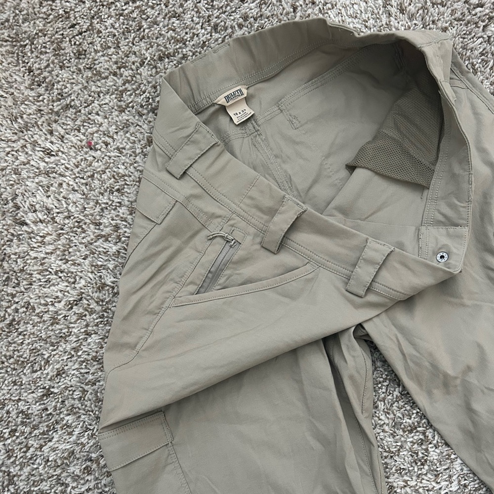 Duluth Trading Pants Womens Size 16x33 Beige Roll-Up Cargo Dry On The Fly - Picture 4 of 8